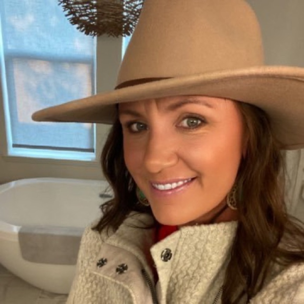 Meet your Posher, Jenn